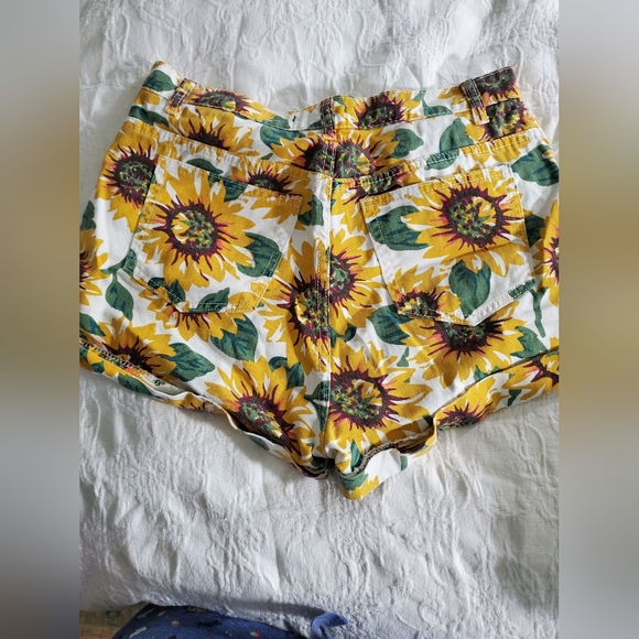 High waist sunflower shorts - Picture 2 of 4